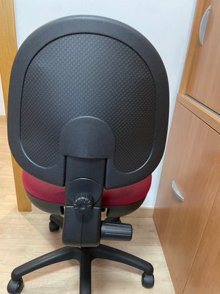 Silla de oficina ergonómica roja