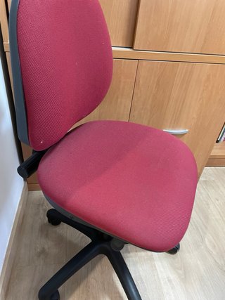 Silla de oficina ergonómica roja
