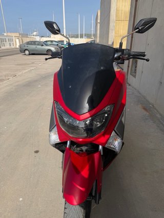 Yamaha Nmax 125 Roja y Negra