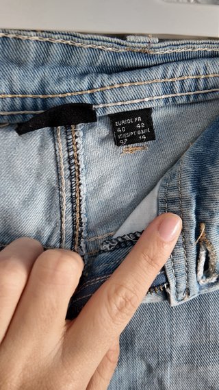 Pantalón corto talle bajo desgastado