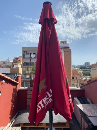 Parasol de terraza rojo