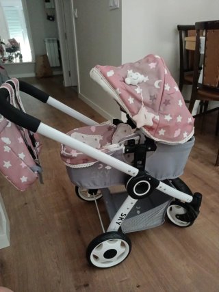 Carrito de muñecas rosa con estrellas