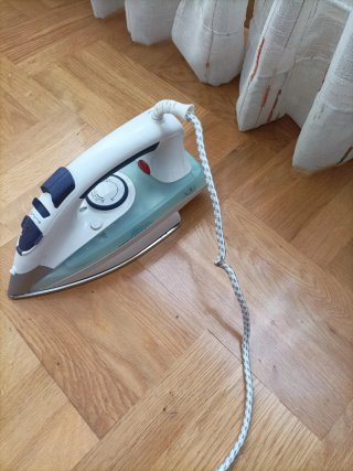 Plancha de vapor blanca y azul
