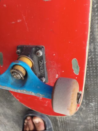 2 Patinetes, uno rosa y otro gris