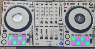 Pioneer DDJ-SRT con skin blanco