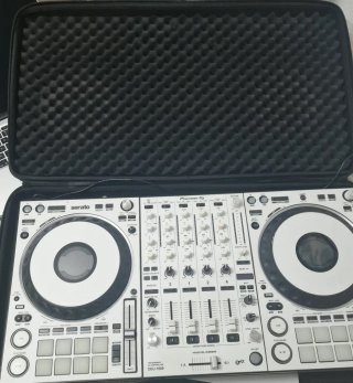 Pioneer DDJ-SRT con skin blanco