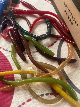 Señuelos de pesca variados