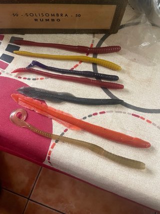 Señuelos de pesca variados