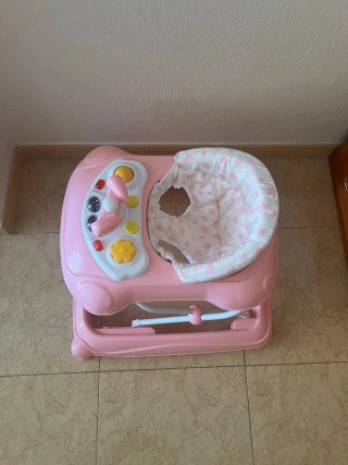 Andador bebé rosa con centro de actividades