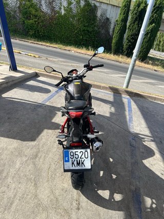 Benelli BN 125cc Negra y Roja