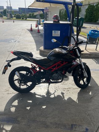 Benelli BN 125cc Negra y Roja