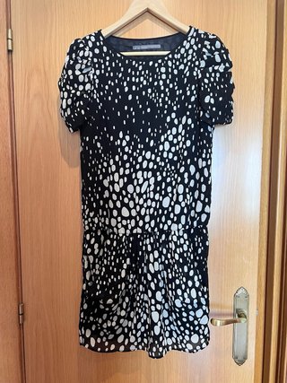 Vestido corto negro y blanco lunares
