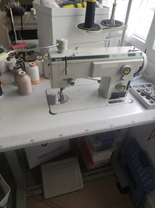 Máquina de coser Alfa