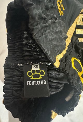 Pantalón Muay Thai niño negro y dorado. Talla SS