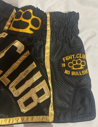 Pantalón Muay Thai niño negro y dorado. Talla SS