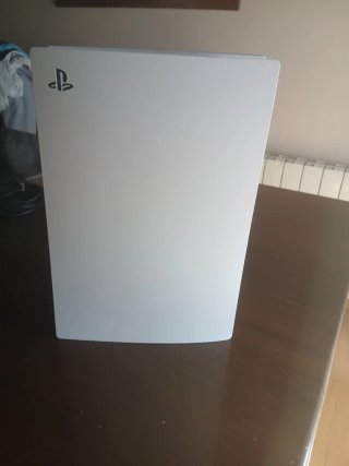Console PS5 con 2 controller e GTA V