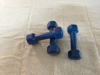 Tre manubri in vinile blu