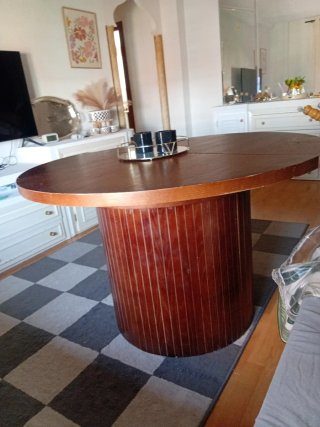 Mesa de salón redonda de madera