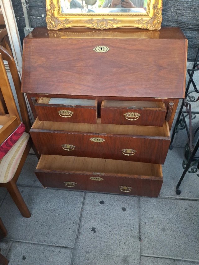 Escritorio antiguo de madera
