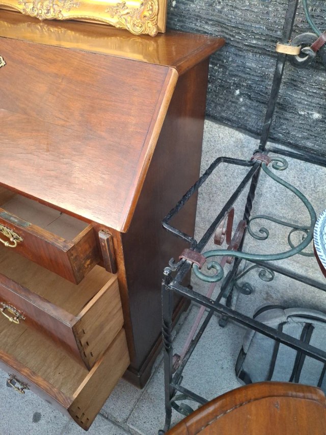 Escritorio antiguo de madera