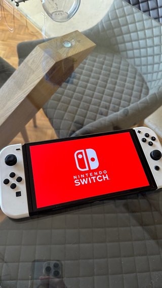 Nintendo Switch Oled + funda + microsd + protector