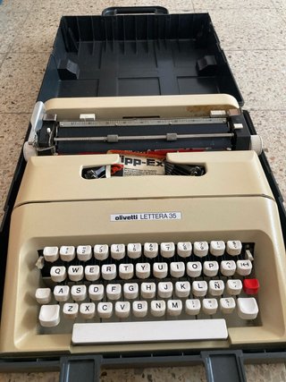 Máquina de escribir Olivetti Lettera 35