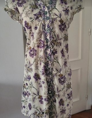 Vestido camisero floral talla M. Medidas en fotos