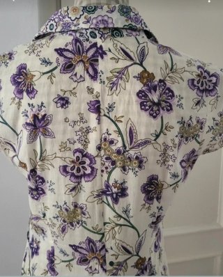 Vestido camisero floral talla M. Medidas en fotos