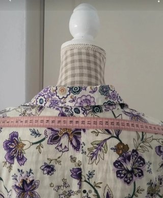 Vestido camisero floral talla M. Medidas en fotos