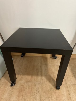 Mesa Ikea Lack Negra con Ruedas