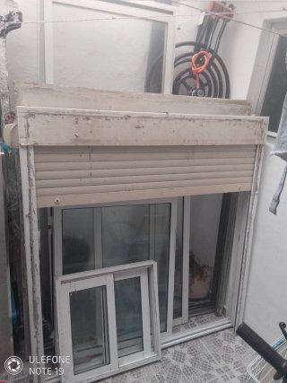 Ventanas blancas de aluminio