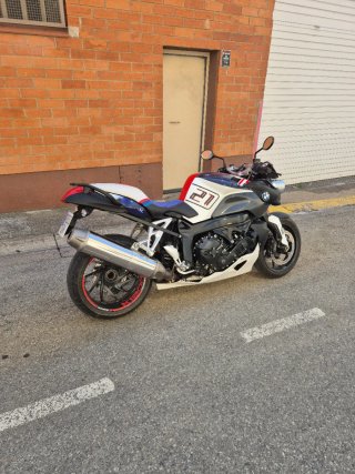 BMW R 1200 K Naked Negra y Blanca