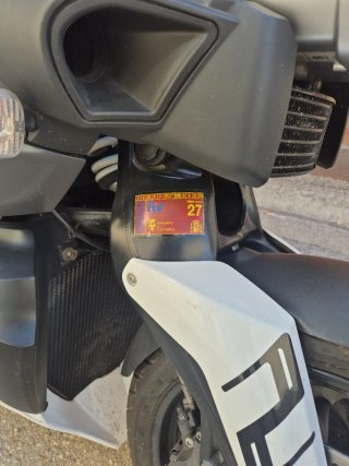 BMW R 1200 K Naked Negra y Blanca