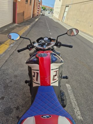 BMW R 1200 K Naked Negra y Blanca