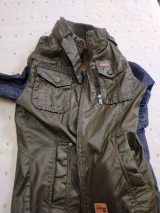 Chaqueta tejana verde y azul