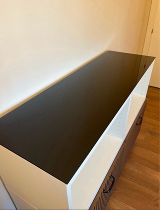 Aparador IKEA BESTÅ cristal y madera
