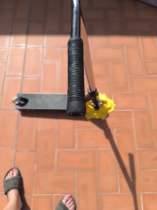 Patinete NKA tabla cuadrada con dibujo