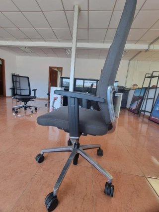 Dos Sillas de oficina de tela (x3)