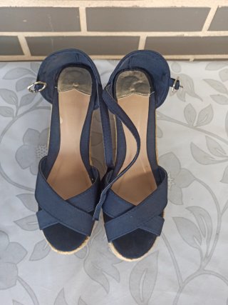 Sandalias de cuña azul