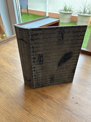 Scatola decorativa in stile libro antico