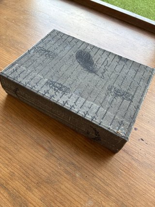 Scatola decorativa in stile libro antico