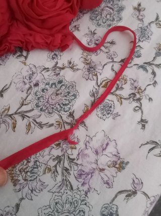 Vestido corto tirantes fucsia romántico