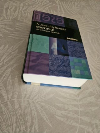Nuevo diccionario esencial de la lengua española