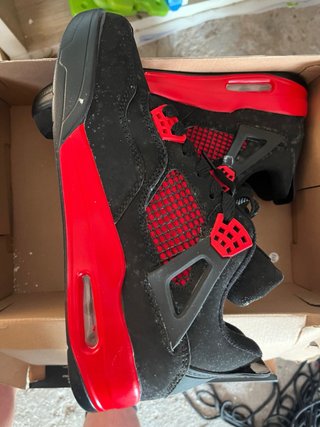 Scarpe Jordan nere e rosse