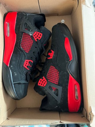 Scarpe Jordan nere e rosse
