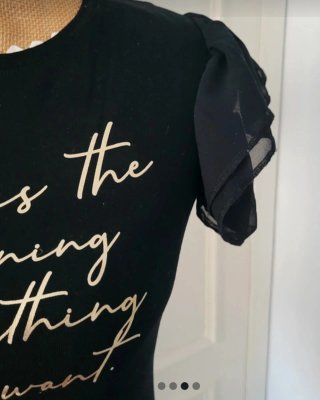 Camiseta- Body negro con volantes gasa .  Talla S.