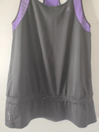Camiseta deportiva negra y morada Talla 40