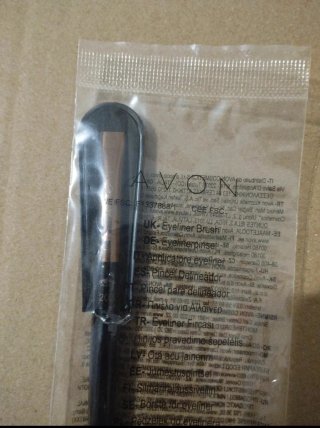 Pincel Delineador Avon Negro y Dorado