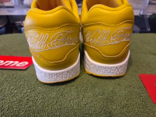 Nike Air Max 1 x Supreme Amarillo