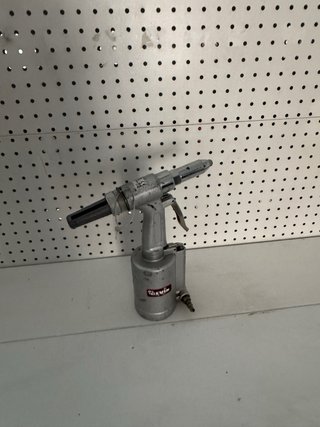 Remachadora Neumática Cevik